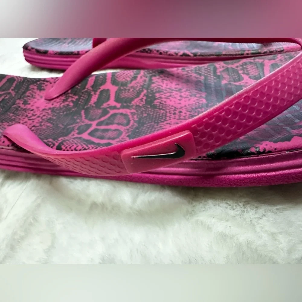 Nike Women's Sandals in Pink and Black